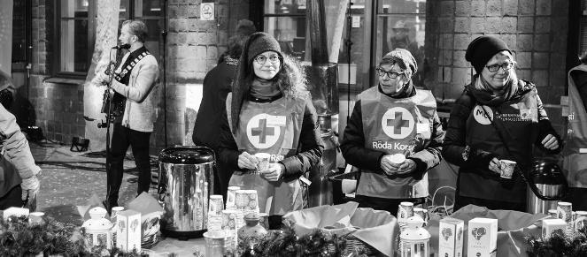 HYVÄ JOULUMIELI 23.11. 24.12.2017 Hyvä Joulumieli -keräys alkaa päivää aikaisemmin TATU BLOMQVIST PIPARIT JA GLÖGI maistuivat ohikulkijoille Helsingin päärautatie asemalla marraskuussa 2016.