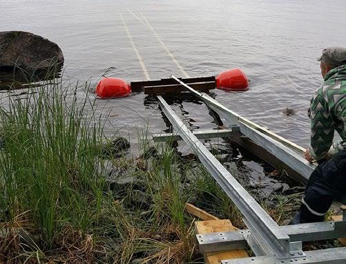 VeneRoller - Asennusohje 5 Kiskojen veteen viemisessä voi käyttää apuna jotain kantavaa elementtiä,