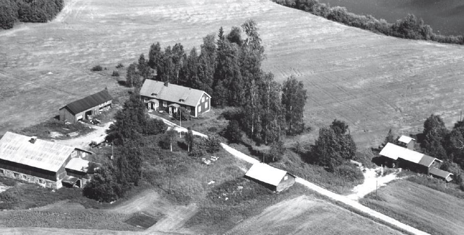 Kaupunginhallitus 10.4.2017 liite nro 2 (15/52) 14 Kuva. Muhluniemeä 1970-luvulla (Äänekosken museo).