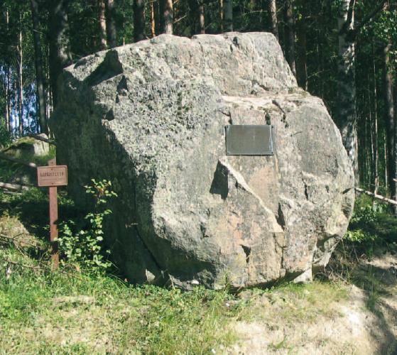 Kohde sijaitsee Äänekosken ja Uuraisten rajalla, valtatien 4 länsipuolella, valtatien ja Hirvaskankaan risteyksestä 2,7 km luoteeseen.