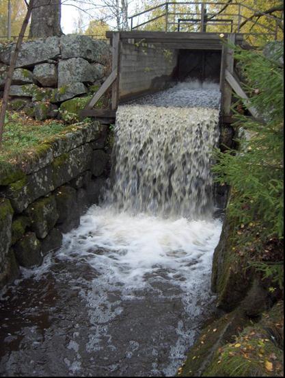 Aulangonjärven vesien omistus on Luhtialan ja Heikkilän osakaskunnilla. Lisäksi osakkaana on myös Metsähallitus. Järveen on istutettu lähes vuosittain pl-siikoja ja kirjolohia.