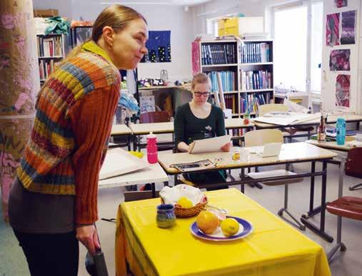 aikaa kun yksi laulaa, toiset seuraavat ja tekevät havaintoja. Ryhmätunneilla tehdään yhdessä erilaisia laulamiseen ja esiintymiseen liittyviä harjoituksia.