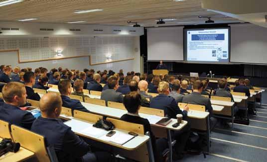 Kuva Ilmavoimat / Suvi Juurikkala. artikkelit Ilmavoimien komentaja Ilmapuolustusseminaarissa, joka pidettiin Tikkakoskella Ilmasotakoulussa syksyllä 2013.