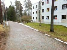 myönteisen valvonnan tilanne. Rakennusten julkisivut rajautuvat selkeän yksityisen pihavyöhykkeen (esim.