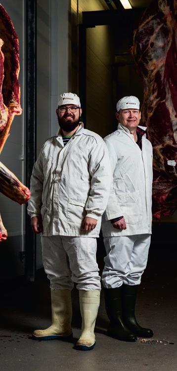Viskaalin mailla käyskentelee tätä nykyä satapäinen Limousin-karja. Saman verran on Texel-lampaita. Eläimillä on hyvät olot.