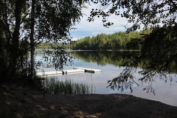 2. Uimarannalle on hankittu venootti, jota Hangasjärven
