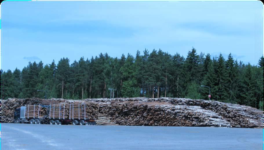 Puunkuljetus tienvarsivarastolta käyttöpaikalle Valtaosa puusta kuljetetaan tienvarresta suoraan käyttöpaikalle puutavara-autolla - Keski-Pohjanmaalla ei ole isoja puuterminaaleja -