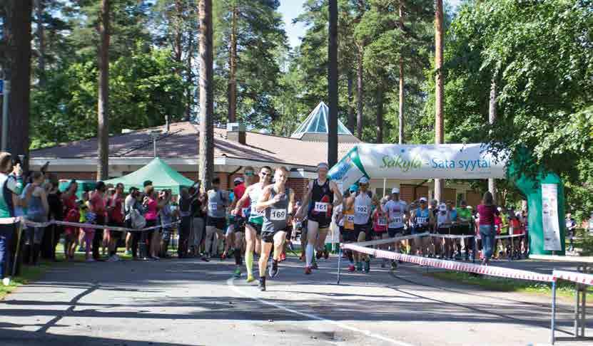 Eri-ikäisille nais- ja mieskilpailijoille ja kuntoilijoille oli tarjolla matkoja maratonista kolmeen kilometriin. Ensimmäiset sarjat lähetettiin matkaan klo 11.