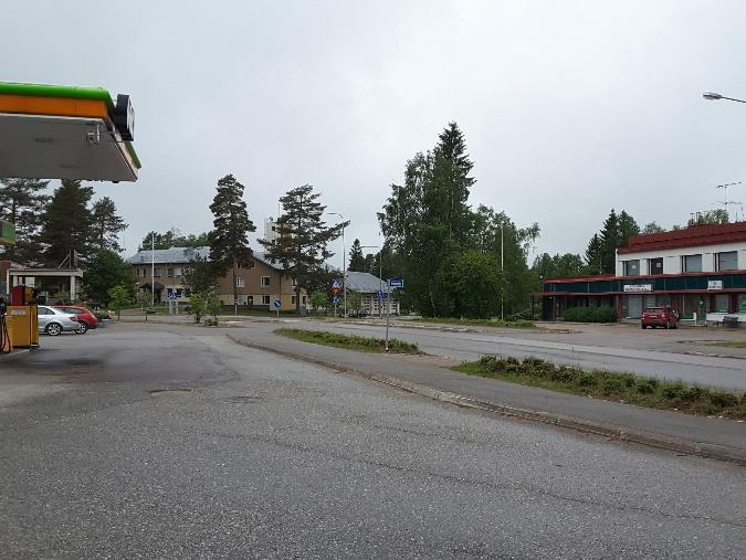 Vuolijoki MH -pysäkki sijaitsee Vuolijoen taajaman keskellä, Kajaanintien varressa (kuva 6).