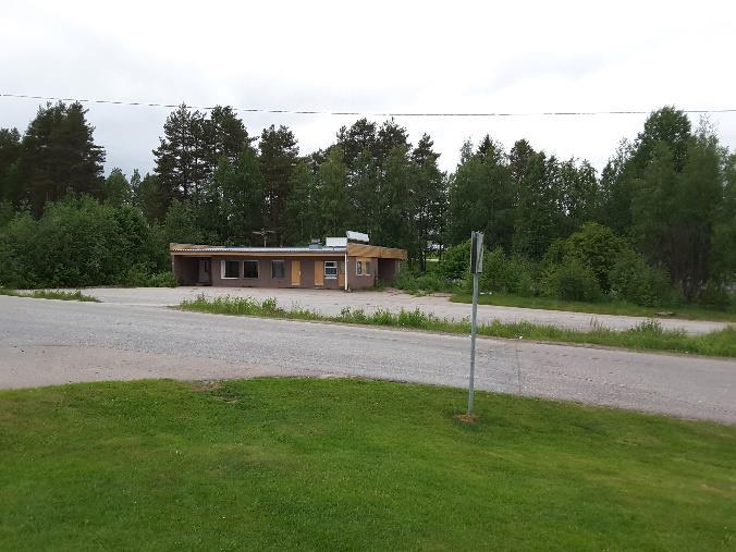 Kuva 35. Paltamon keskuspysäkki sijaitsee nykyään Neste-huoltoaseman pihassa.