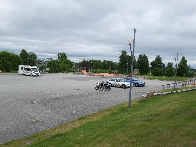 Nykyisellään Paltamo-pysäkillä ei ole käytännössä minkäänlaista pysäkkivarustelua. Pysäkin läheisyydessä on paljon avointa tilaa, johon pysäkki voitaisiin rakentaa (kuva 35).