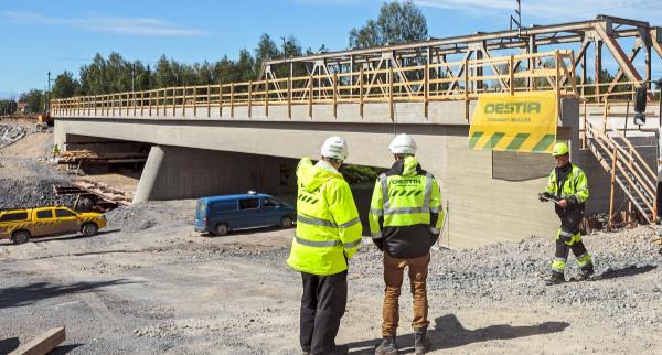 mittaisista päällysrakenneurakoista pienempiin silta-, ratarumpuja