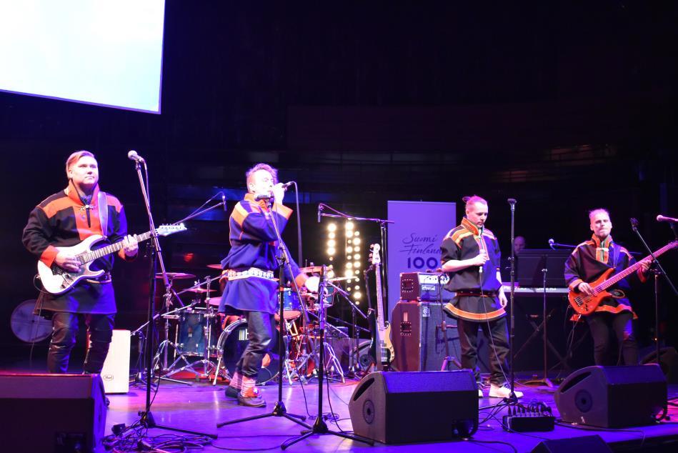 Esiintymässä Ailu Valle, Amoc & Trio Boogiemen. Kuvassa vasemmalta Oula Guttorm, Ailu Valle, Mikkâl Morottaja (Amoc) ja Juho Kiviniemi.