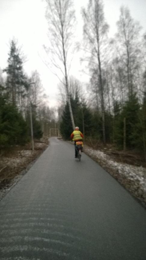 Kokeilun tavoitteet Kehittää Helsingin katuverkkoon, yhdyskuntarakenteeseen ja ilmastoon sopiva pyöräväylien