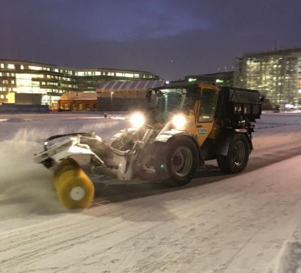 Lumen harjaus Harjaus on kokeilun mukaan aurausta hitaampaa (auraus on noin 2-4 kertaa nopeampaa).