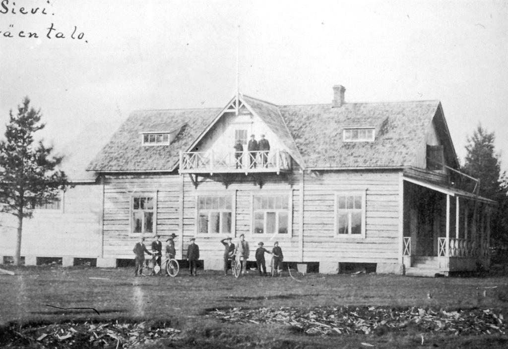 Työväentalo rakennettiin heti 1900-luvun alussa. Talo ehti kokea nousun vuodet sekä kiihkeän kansalaissodan (sisällissota 1918) ajan.