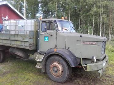 Mansikan pölytykseen viedyt pesät tuottavat hunajaa todella niukasti ja tänä vuonna vuokratuotto jäi pienemmäksi kuin hunajasta olisi saanut.
