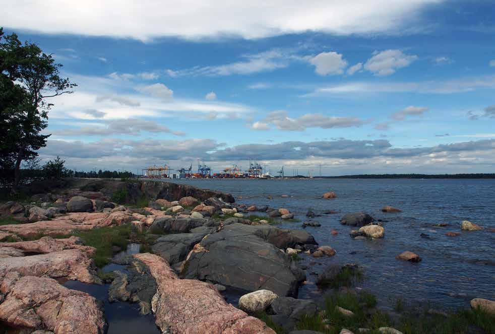 4 SUUNNITELMA 4.1 MAISEMALLISET TAVOITTEET 4.1.1 TAVOITTEELLINEN MAISEMARAKENNE Laajoja metsäalueita sekä suo- ja kallioalueita säilytetään yhtenäisenä ja mahdollisimman luonnontilaisena.