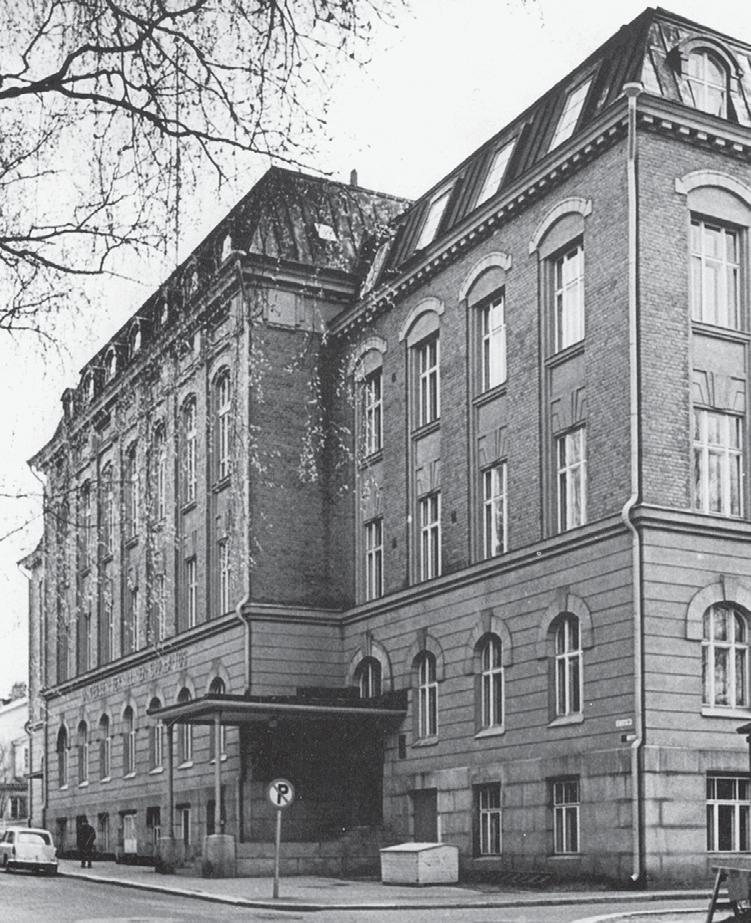 Teknillinen opetus laajeni Tampereella, kun helmikuussa 1911 annetulla asetuksella perustettiin Tampereen teknillinen opisto, joka pohjautui viisiluokkaisen reaalilyseon kurssiin.