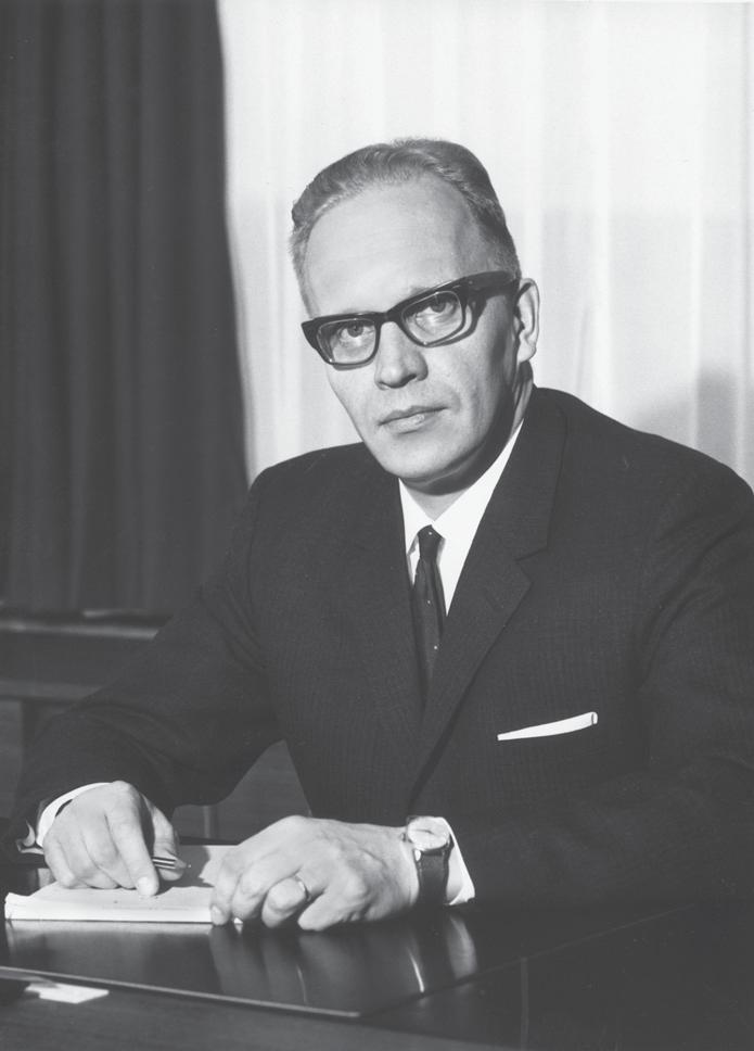 Yhteiskunnallisen Korkeakoulun nopea laajeneminen henkilöityy Paavo Kolin rehtorikauteen (1962 1968). Koli oli edelläkävijä, jonka monet visiot ovat toteutuneet.
