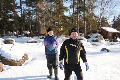 Kun pääsin mökille, en jaksanut edes tehdä lumitöitä, vaan raahauduin sisälle, otin yhden kaljan ja melkein heti sen jälkeen untenmaille. Su 26
