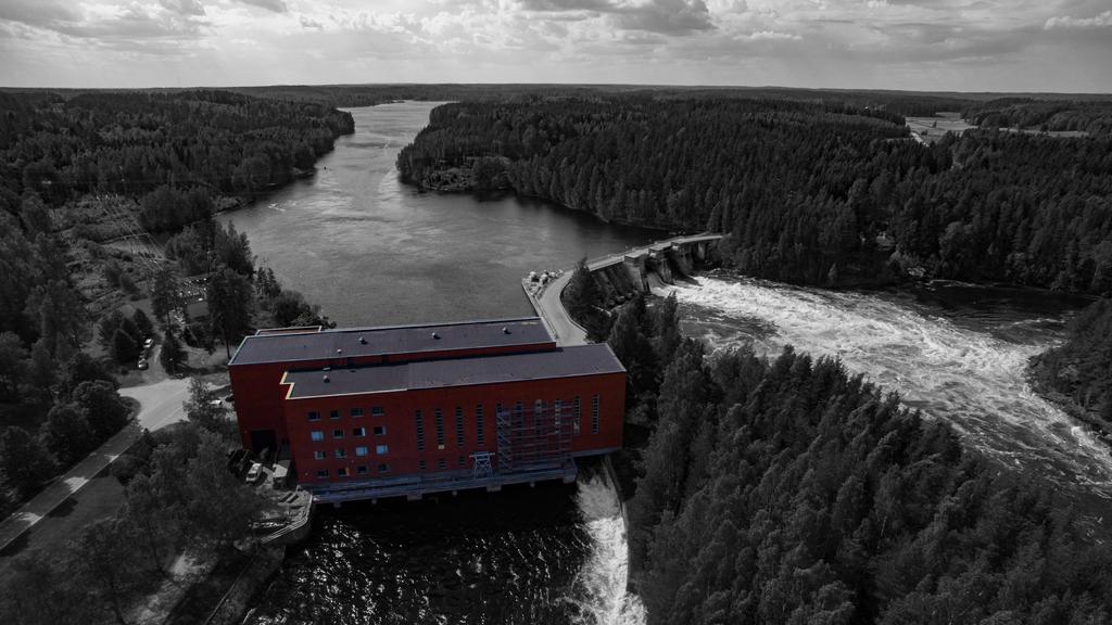 Menestymme näillä valinnoilla: ARVOT PAINOPISTEET Elinvoiman ja yrittäjyyden vahvistaminen Vastuullinen välittävä Hyvinvoinnin ja perheystävällisten ratkaisujen edistäminen vuorovaikutteinen