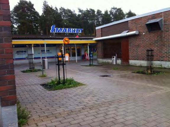 5.6. Keskusaukio Nykytila Nykyinen ostoskeskus koetaan yleisesti ankeana ja pelottavana paikkana.