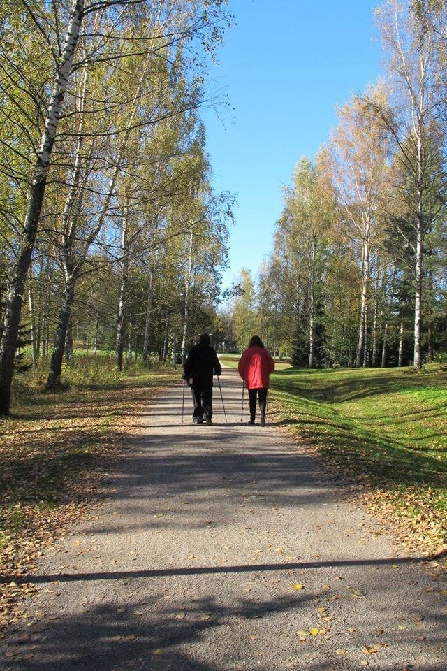 Säännöllinen liikkuminen ulkona virkistää mieltä, kehittää tasapainoa ja lihasvoimaa sekä parantaa liikkumisvarmuutta.