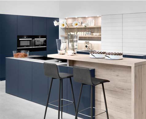 Nyt sininen väri on keittiön suunnittelussa "in" uudelleen ja mukana nykysuuntauksessa.