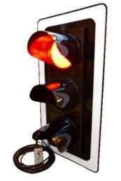 Väreinä punainen, keltainen ja vihreä. Rungon materiaali on iskunkestävää polykarbonaattia. Valot toimivat LED-tekniikalla. Toimintajännite on 12V, 24V ja 230V.