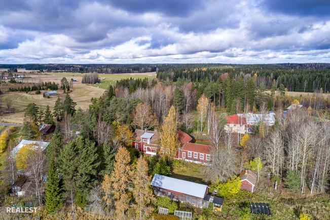 6h, k, khh, 2 x s, kph/wc, 2erill. wc, 2 x luokkah, 160,0 m², 198 000 Omakotitalo, Urjala, Haaronen, Vahostentie 292 Kohdetta myy Potila Pirjo Asuntomyyjä Gsm: 040 731 3178 Huom!