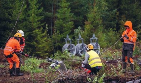 Rakentamisen aikana Voinko saada purettavien pylväiden materiaaleja itselleni rakennuskäyttöön? Fingrid ei luovuta vanhoja materiaaleja eteenpäin.