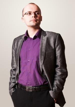 Siellä hän tekee tällä kaudella Zaretskin roolin Tshaikovskin Jevgeni Oneginissa ja kolme roolia Shostakovitshin Nenässä, jossa hän debytoi myös Suomen Kansallisoopperassa kahdessa pienessä roolissa