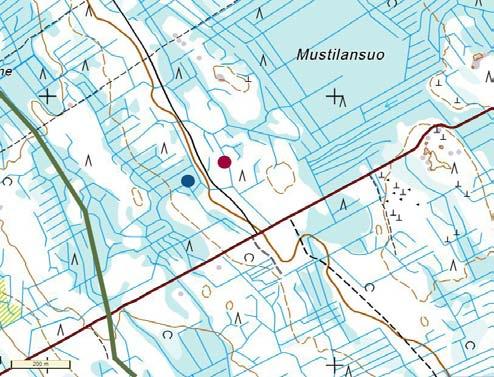 pintahavaintoja, kairaus Maastotiedot: Myllyläntieltä pohjoiseen johtavan metsätien varrella Mustilansuon lounaspuolella, vajaa 100 m tiestä itään, loivasti länteen viettävällä rinteellä.
