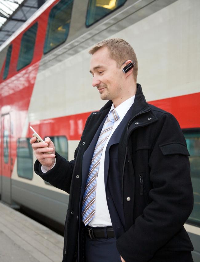 Suomen rautateiden tila 2015 sivu 22 / 31 Mobiililaitteiden käytön aiheuttama tarkkaamattomuus Sekä mobiililaitteiden määrä että käyttö ovat lisääntyneet viime vuosikymmenten aikana valtavasti ja ne