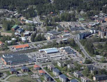 Asemakaavan muutosalueen lähimmät palvelut ja työpaikat sijoittuvat Asemantien varteen, suunnittelualueesta itään tai koilliseen. Nummelan taajamakeskustaa palveluineen.