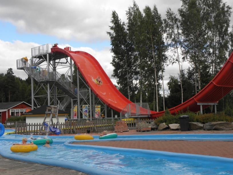 Pohjois-Euroopan ensimmäinen, kansainvälisiä palkintojakin voittanut extreme-mäki Windigo sekä 160m pitkä Magic Hole and 100m pitkä Black