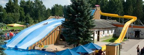 aikana Polin Bodyslide 700x1000mm 35m + jarruallas 6,12 m. Vesiliukumäen erikoisuus on läpinäkyvä yläosa.