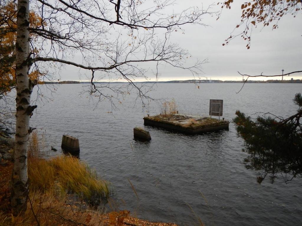 Vuonna 1970 otetussa valokuvassa (alakuva) näkyy, että sen päässä sijaitsee joko vanha uimahuone tai sen paikalle myöhemmin rakennettu rakennus, sauna tms.
