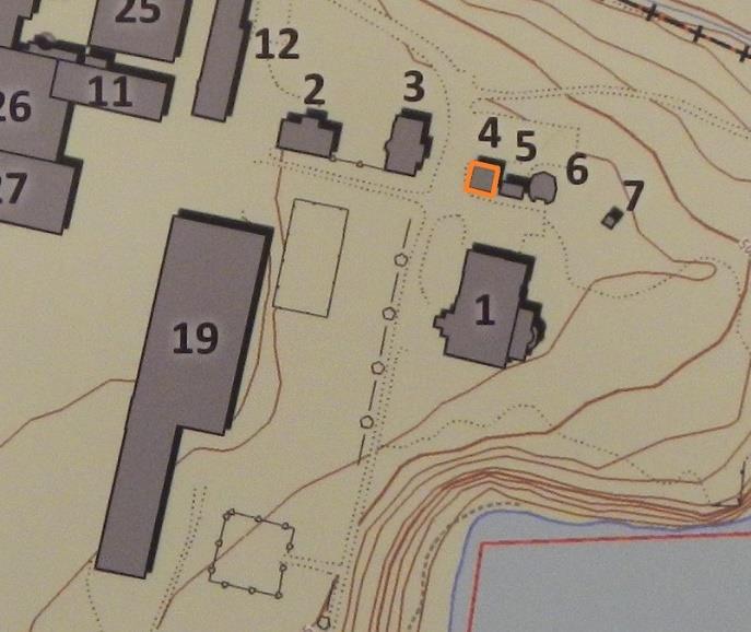 RAKENNUS 4: MAKASIINI KUVAUS (historia ja nykytila) Makasiini sijoittui ennen osaksi kartanon talouspihaa.