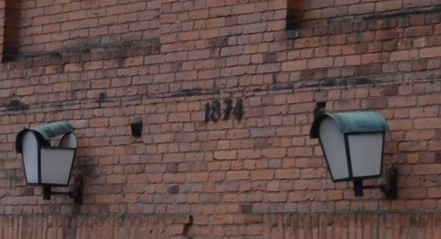 Julkisivumateriaalit Kantava rakenne Ominaispiirteet, tyyli ja erityispiirteet Säilyneisyys ei käytössä viljavarasto, autotalli ei tiedossa 1874 (1900-1950?