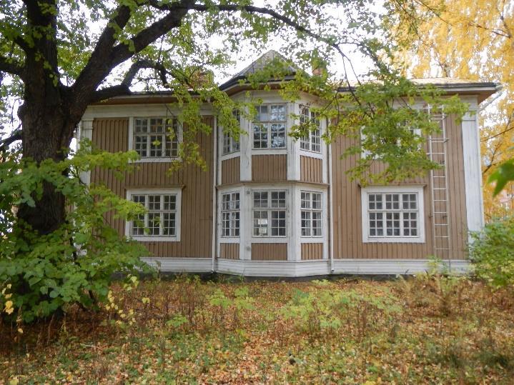 (1910-luku, 1950-l) 2 krs KULTTUURIHISTORIALLISET ARVOT Arvoluokat Rakennus Sisätilat Arvoalue ei ole tarkastettu Nottbeckin kartanomiljöö Kate saumapelti Vuoraus peiterima, yläosassa kruunilista