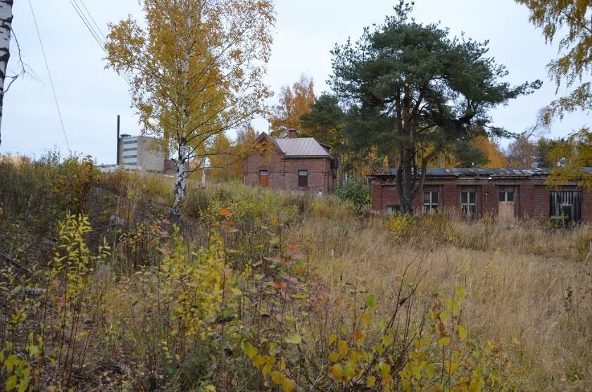 ) 1,5 krs 100 m2 Kate saumapelti Vuoraus vuoraamaton Sokkeli luonnonkiviharkko Betonipilari, - palkki, osittain tiili KULTTUURIHISTORIALLISET ARVOT Arvoluokat Rakennus Sisätilat Arvoalue rakennus
