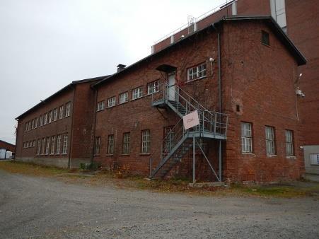 Vuoraus vuoraamaton Sokkeli luonnonkiviharkko Betonipilari, - palkki, osittain tiili KULTTUURIHISTORIALLISET ARVOT Arvoluokat Rakennus Sisätilat Arvoalue ei kahdessa vaiheessa vuosina 1923 ja 1951