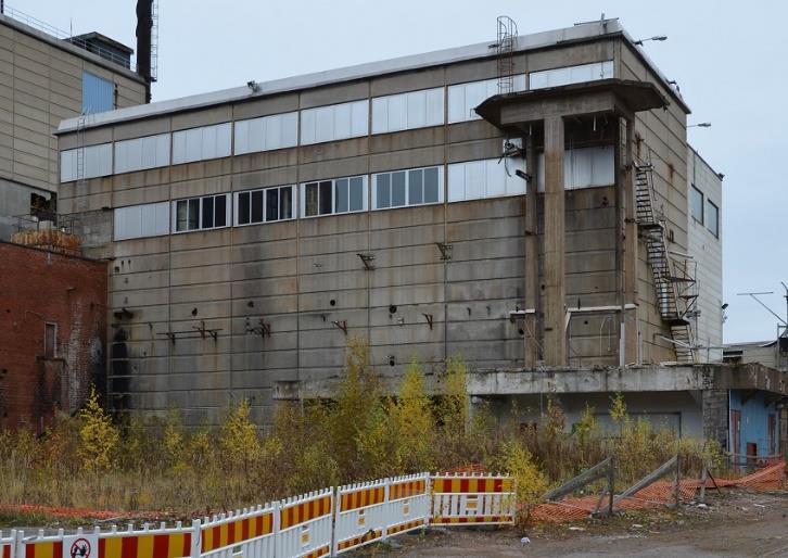 palauttaisi vanhemman pääjulkisivun KUVAUS (historia ja nykytila) RAKENNUSTIEDOT Nykykäyttö Historialliset käytöt Suunnittelija ei käytössä R1 lipeänhaihduttamo, ligniinitehdas R2 haihduttamon