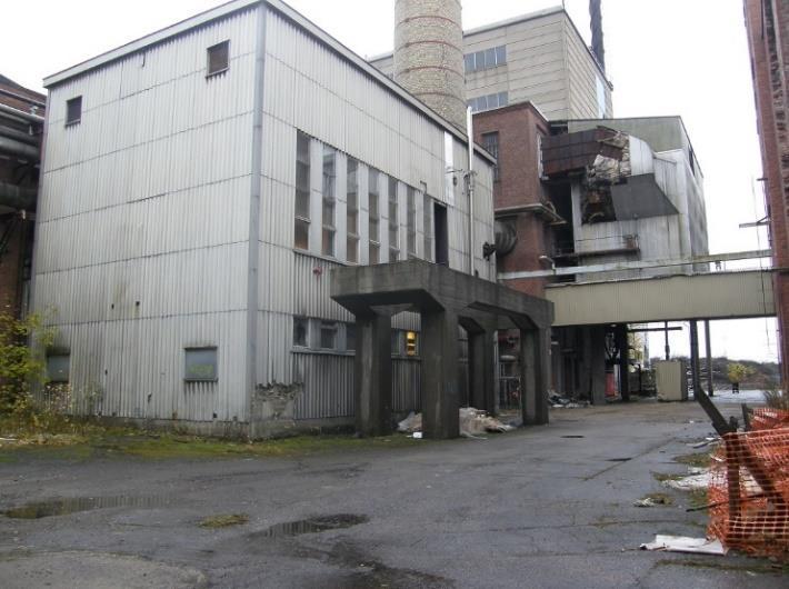 Gummerus suunnitteli kytkinlaitoksen (5) pannuhuoneen ja valkaisimon (R15) väliin toiseen kerrokseen, jolloin pihaan kulku muuttui alitunneliksi. Uusi kattilarakennus valmistui 1960 (6, kattila 4).
