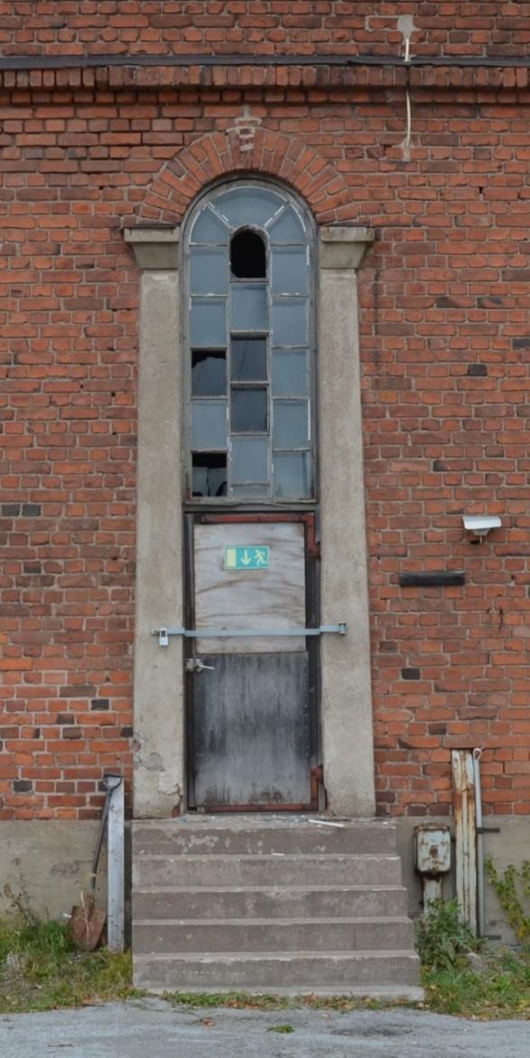 sisäänkäynti ja poikkipääty,