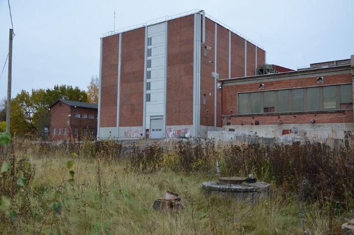 Hiertämön yhteyteen liittyi myös sen luoteisnurkan puolelle pystytetty suuri?säiliö.