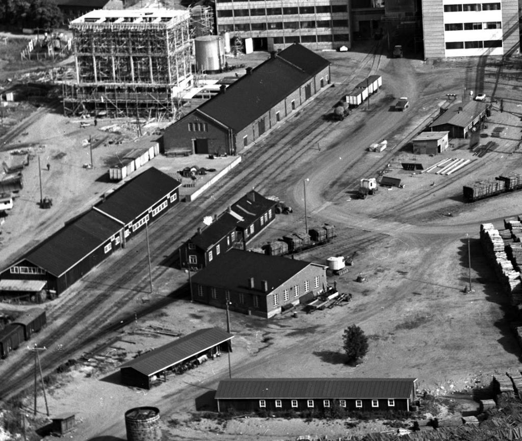 86 Vasemmalla ylhäällä oleva valokuva on vuodelta 1965.