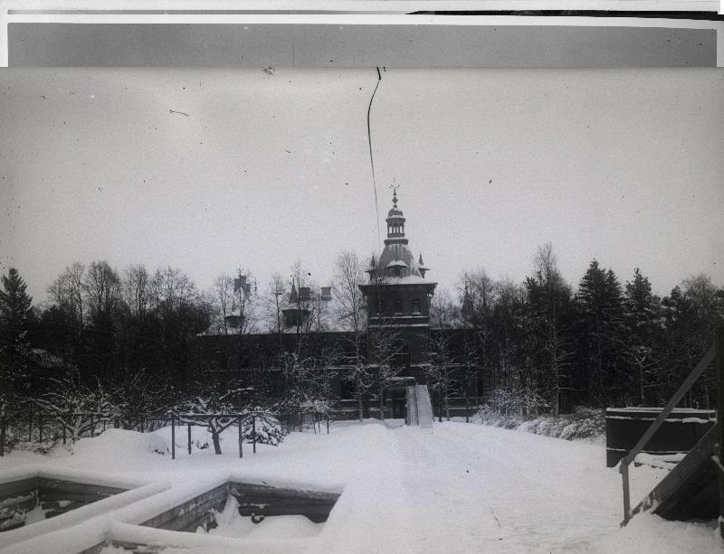 8 Vasemmalla ylhäällä kartano tehtaan puoleiselta